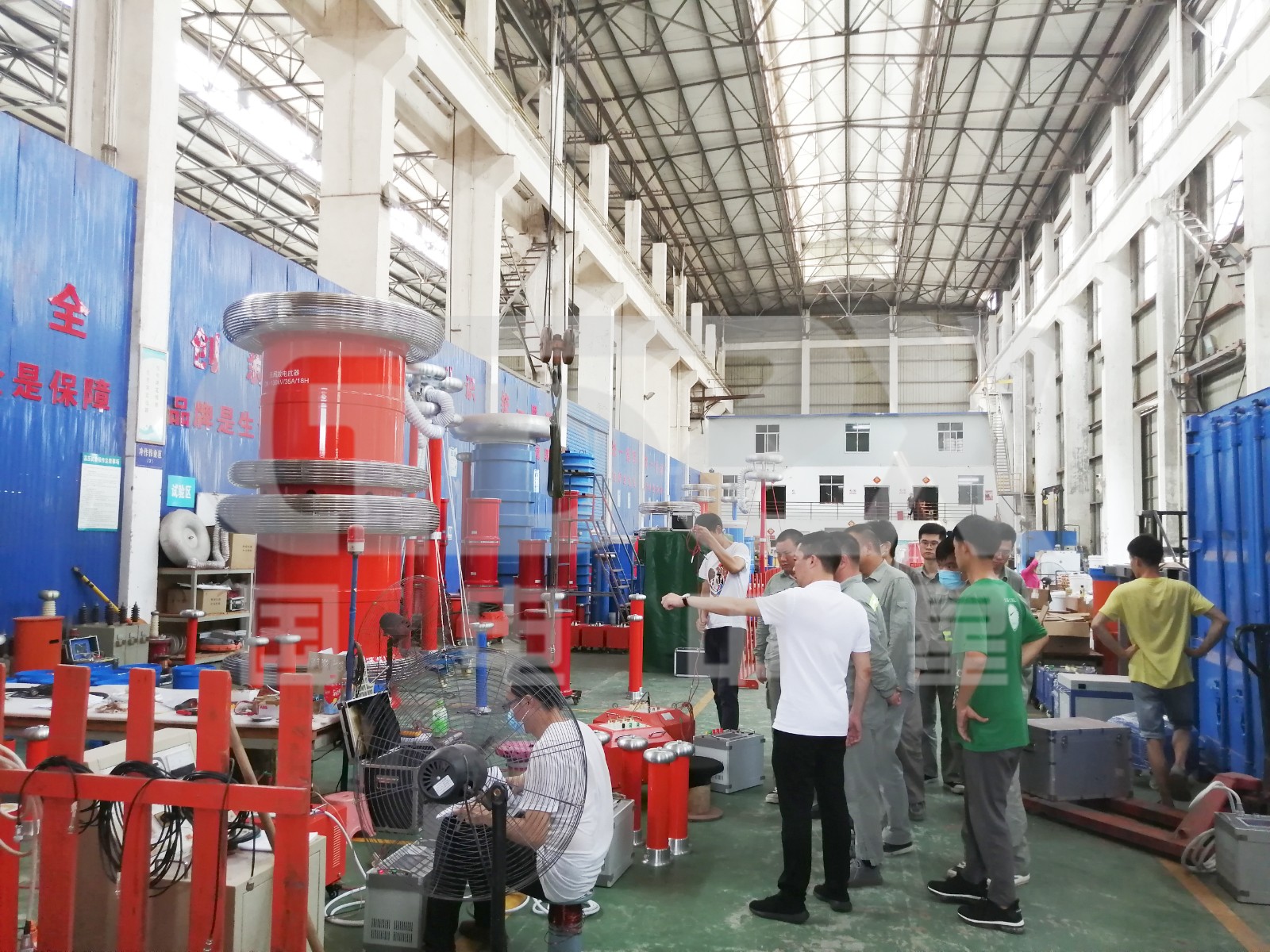 參觀生產車間.jpg 參觀生產車間.jpg